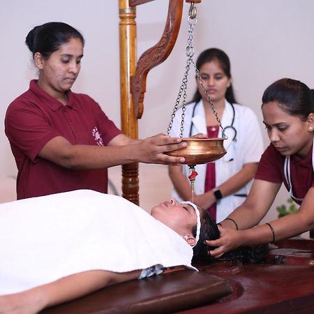 Hotel Tapasya Health & Wellness Jaysingpur Exterior foto